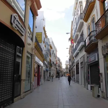 Onefam Catedral * セビリア